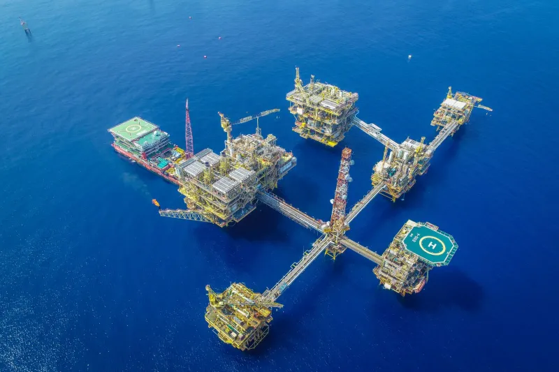 An Oil Rig Made Land Where There Was None — Then Two Countries Spent a Decade Arguing About Who Owned the Accident